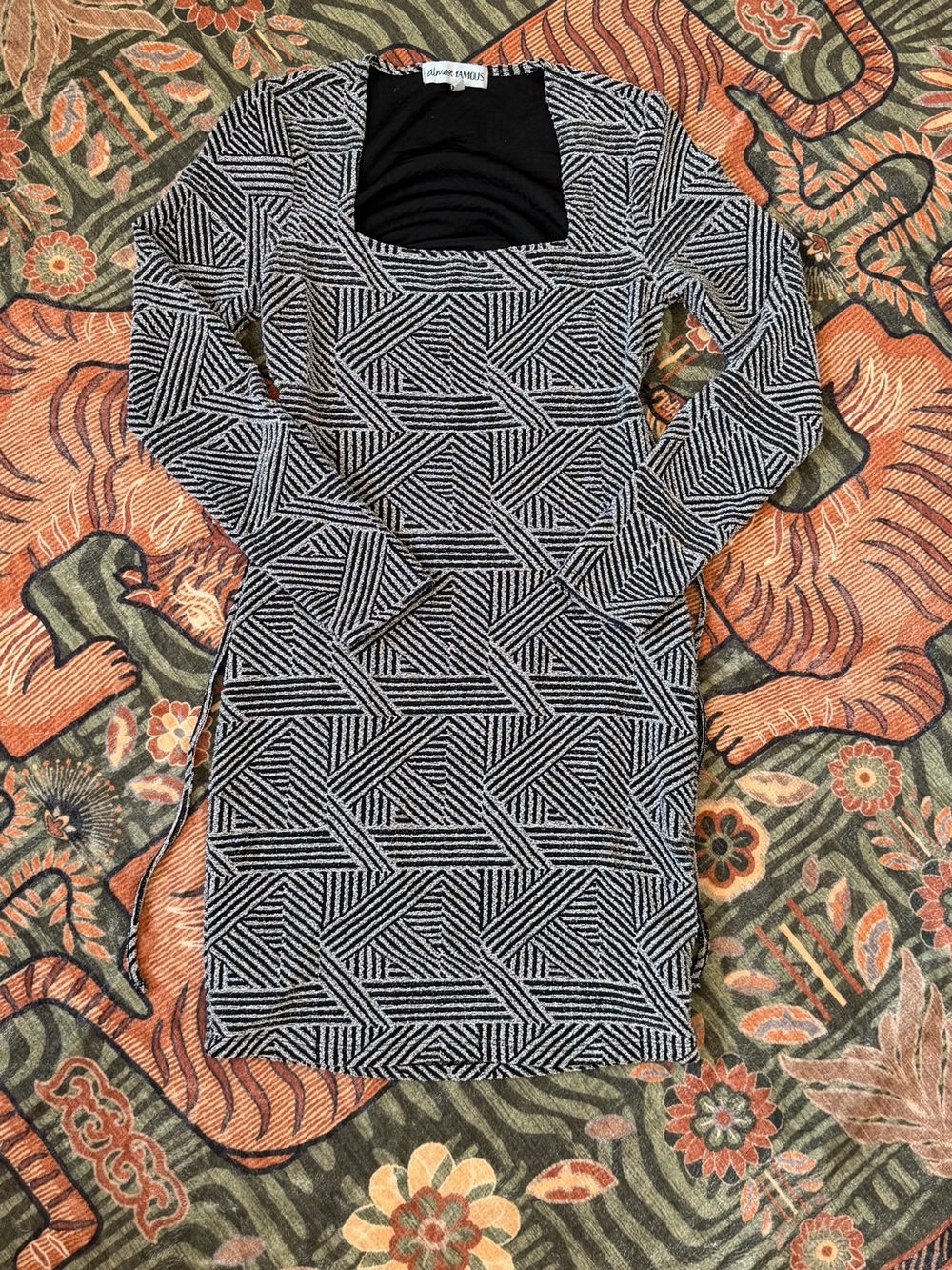 Almost Famous Black and White Geometric Long-Sleeve Dress